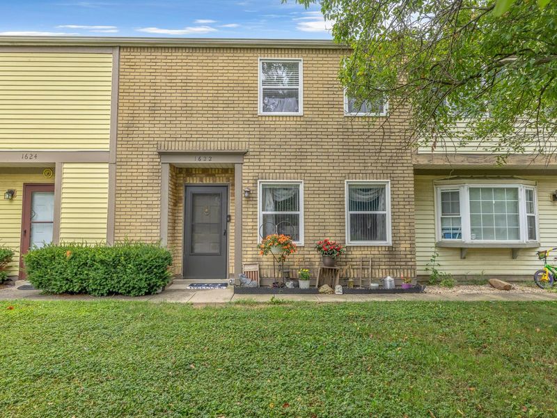 1622 Park Row Drive, Unit B, Columbus, OH 43235 Photo 2
