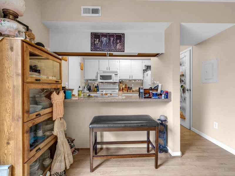 1622 Park Row Drive, Unit B, Columbus, OH 43235 Photo 8
