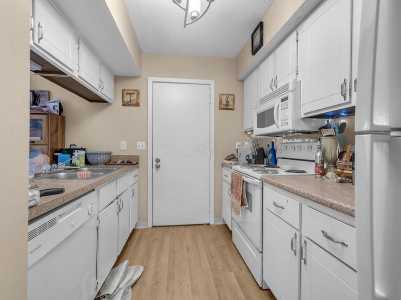 1622 Park Row Drive, Unit B, Columbus, OH 43235 Photo 9