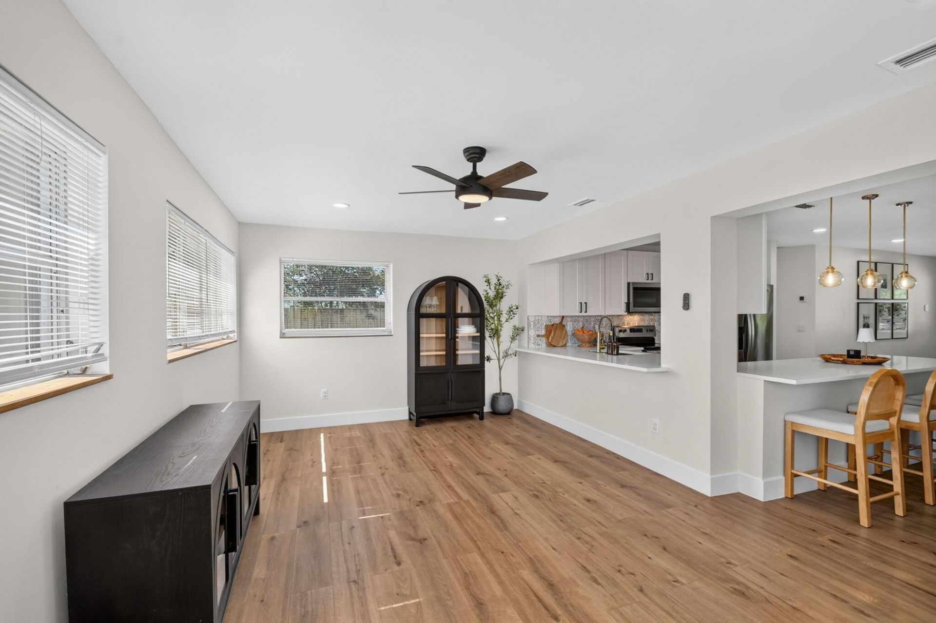 432 W Shadyside Circle, West Palm Beach, FL 33415 Photo