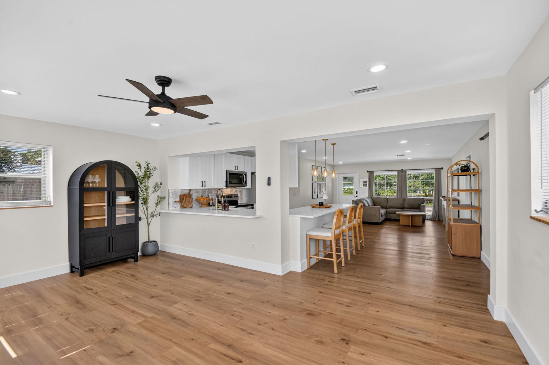 432 W Shadyside Circle, West Palm Beach, FL 33415 Photo