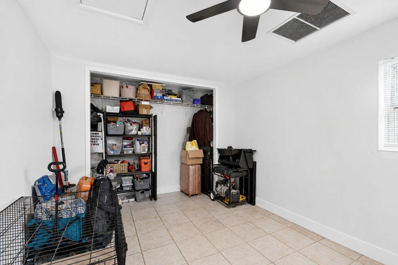 432 W Shadyside Circle, West Palm Beach, FL 33415 Photo