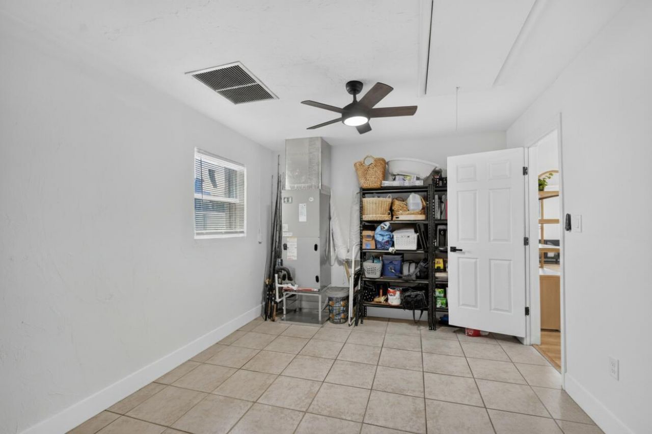 432 W Shadyside Circle, West Palm Beach, FL 33415 Photo