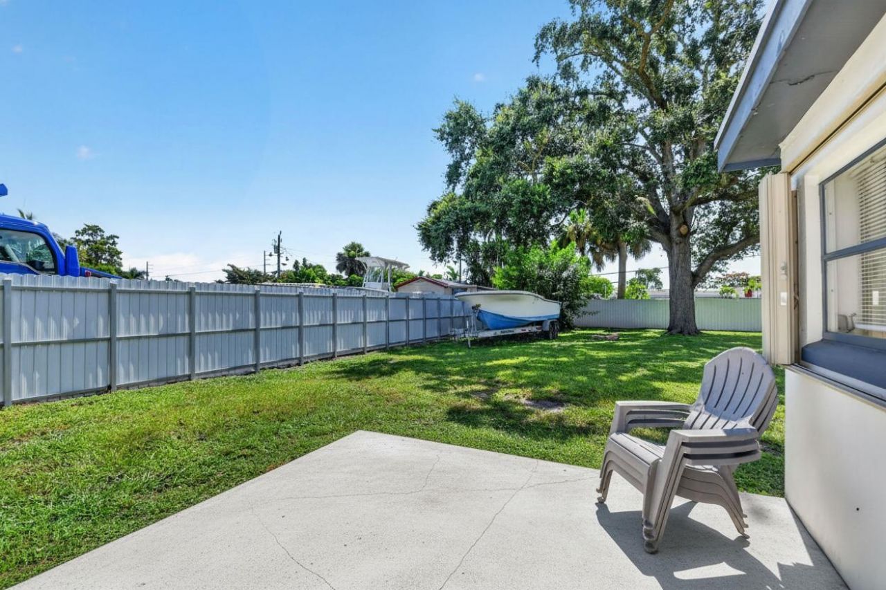 432 W Shadyside Circle, West Palm Beach, FL 33415 Photo