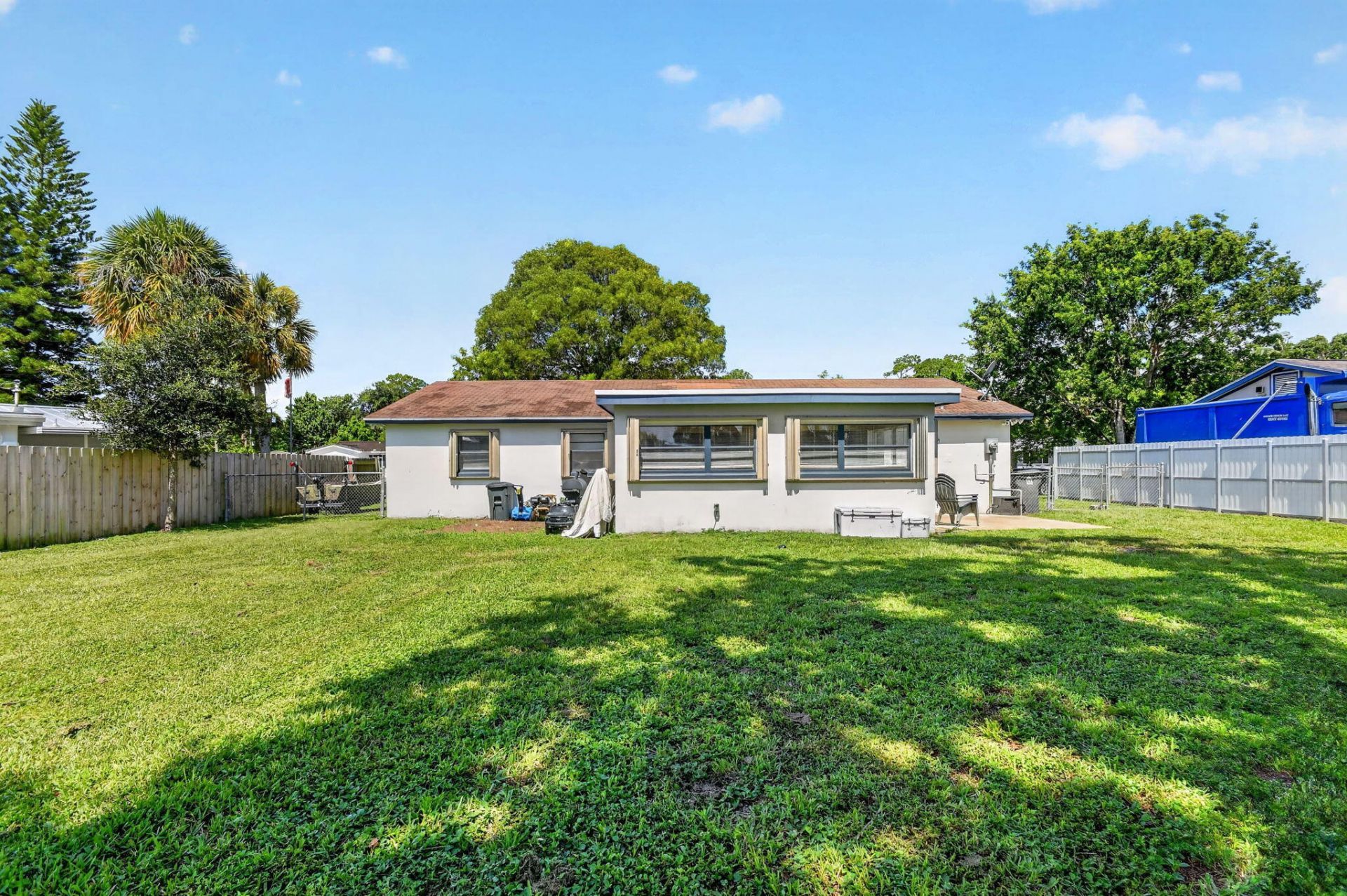432 W Shadyside Circle, West Palm Beach, FL 33415 Photo