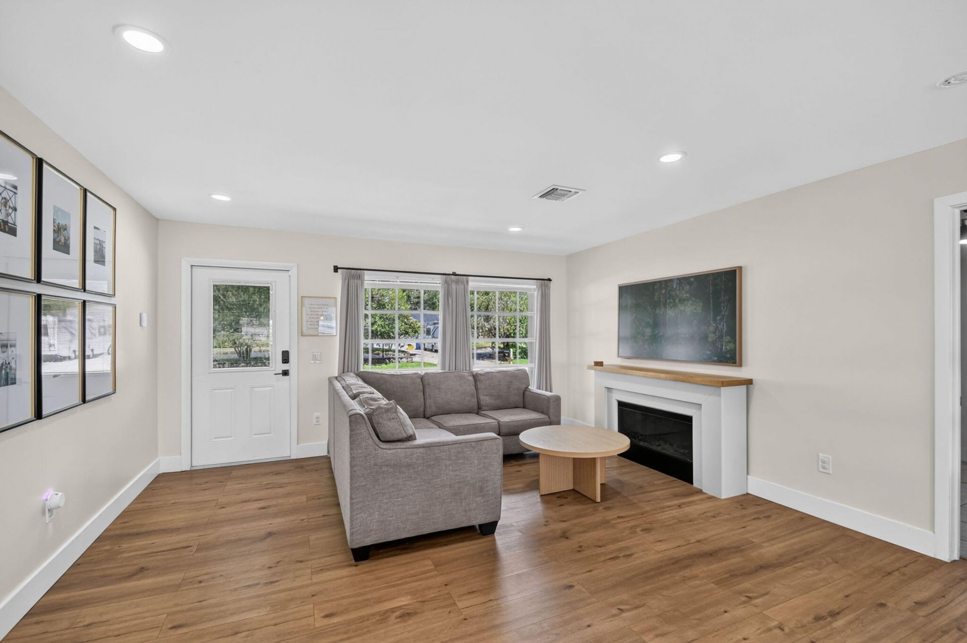 432 W Shadyside Circle, West Palm Beach, FL 33415 Photo