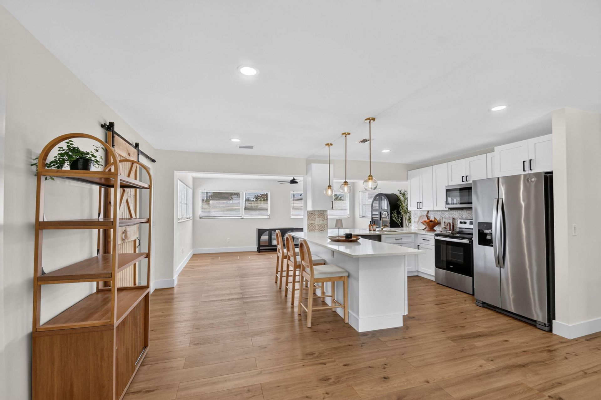 432 W Shadyside Circle, West Palm Beach, FL 33415 Photo