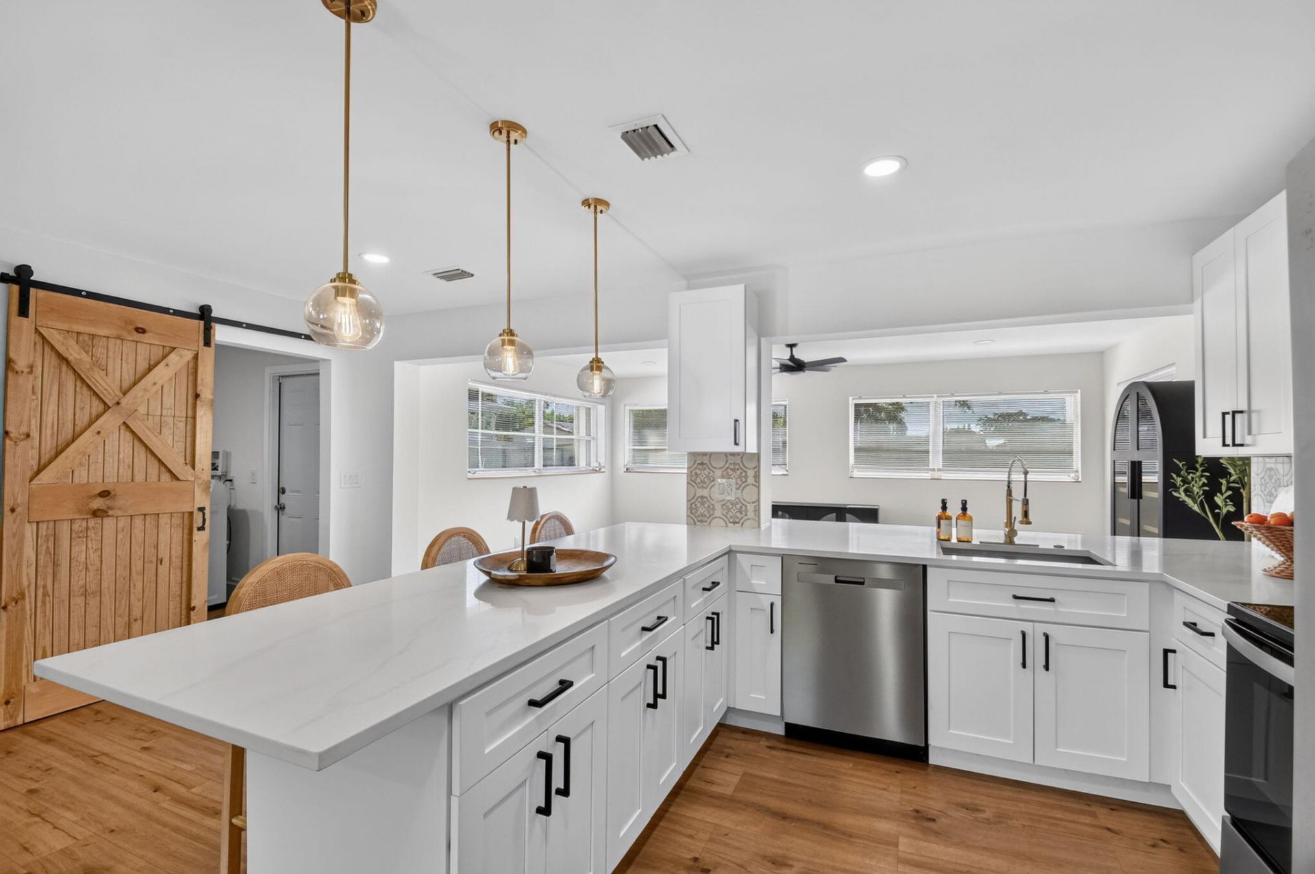 432 W Shadyside Circle, West Palm Beach, FL 33415 Photo