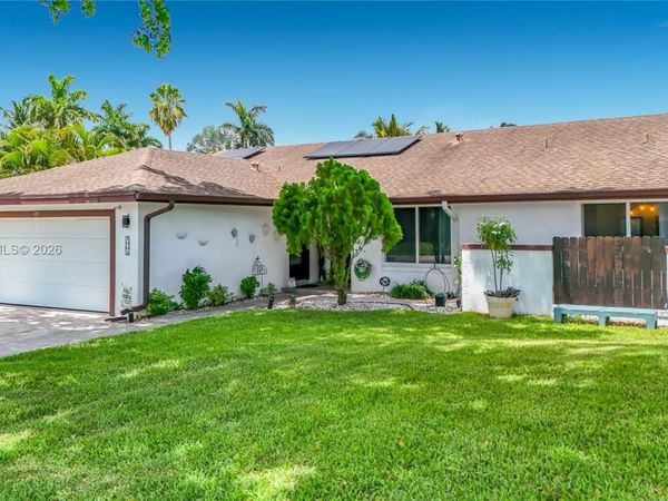 4201 NW 73rd Ave, Lauderhill, FL 33319