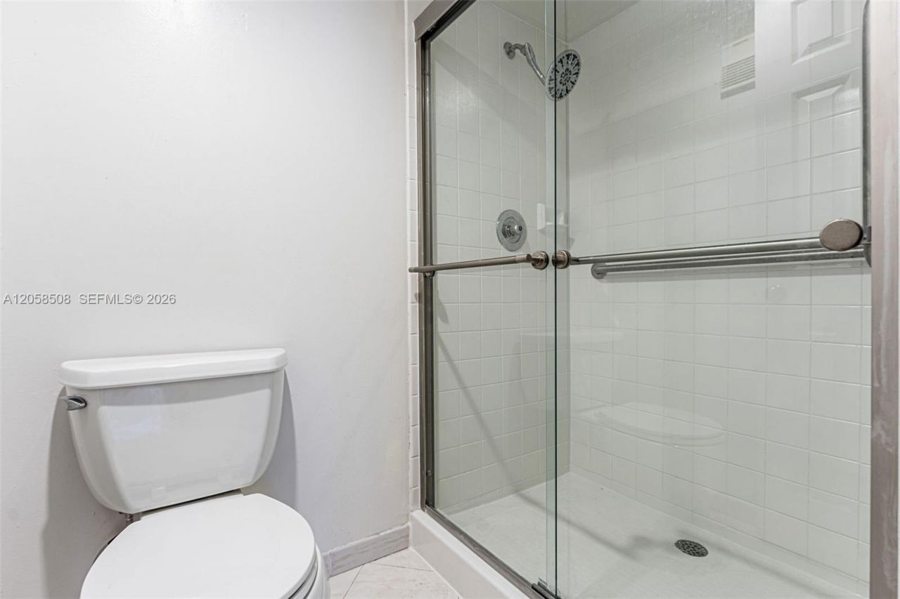 1719 Whitehall Dr , Unit 304, Davie, FL 33324 Photo