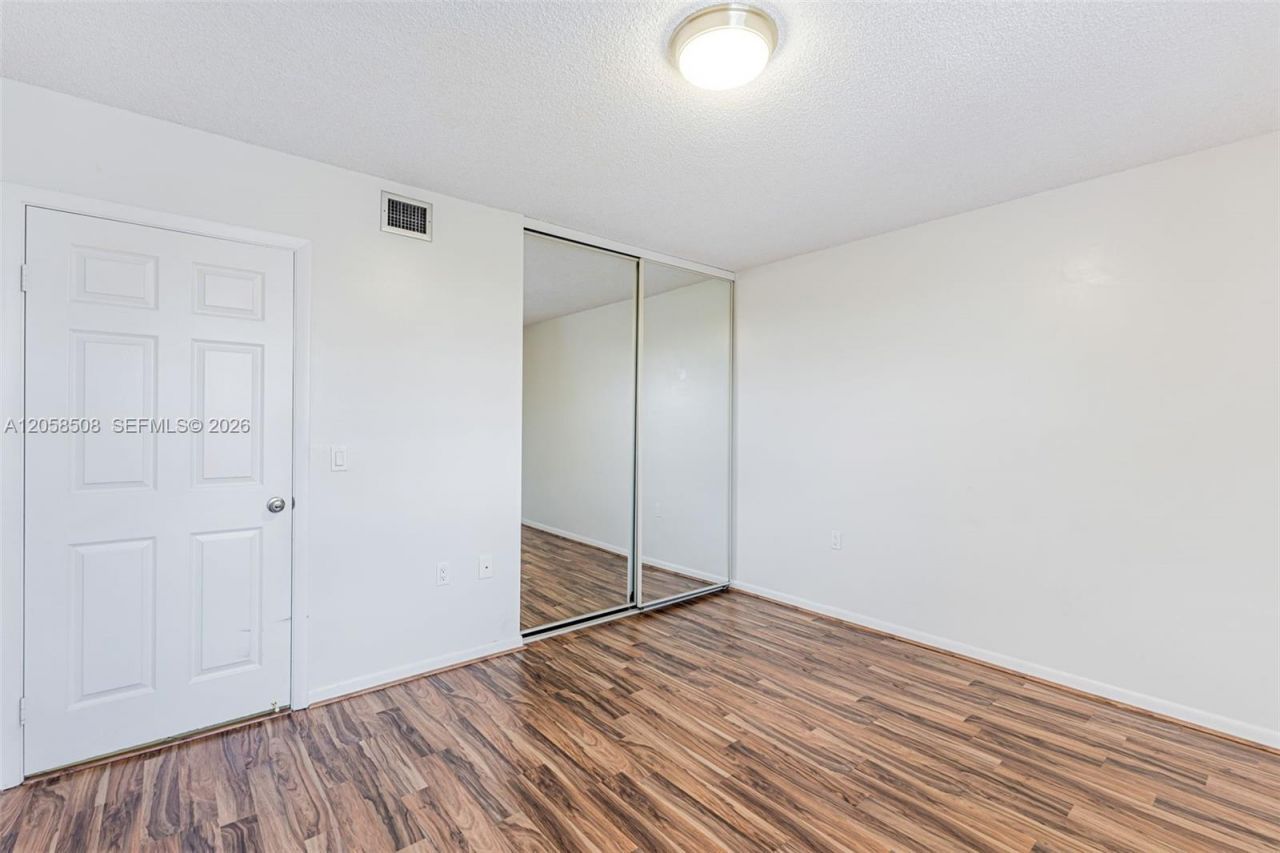 1719 Whitehall Dr , Unit 304, Davie, FL 33324 Photo