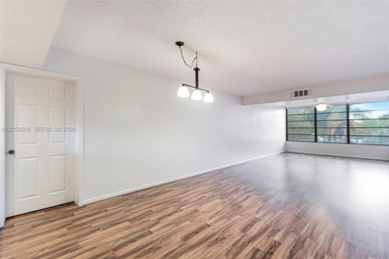 1719 Whitehall Dr , Unit 304, Davie, FL 33324 Photo
