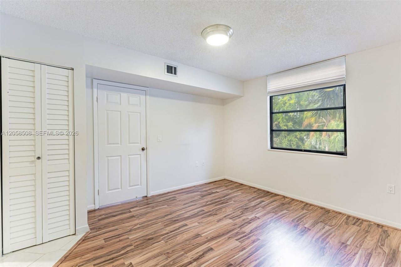 1719 Whitehall Dr , Unit 304, Davie, FL 33324 Photo