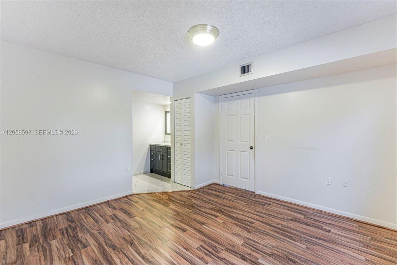 1719 Whitehall Dr , Unit 304, Davie, FL 33324 Photo