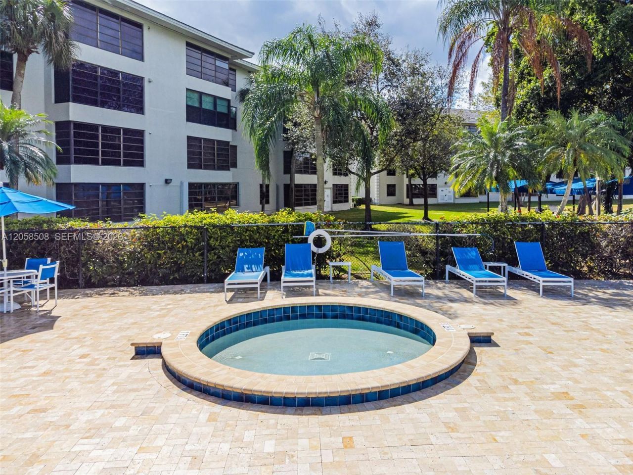 1719 Whitehall Dr , Unit 304, Davie, FL 33324 Photo