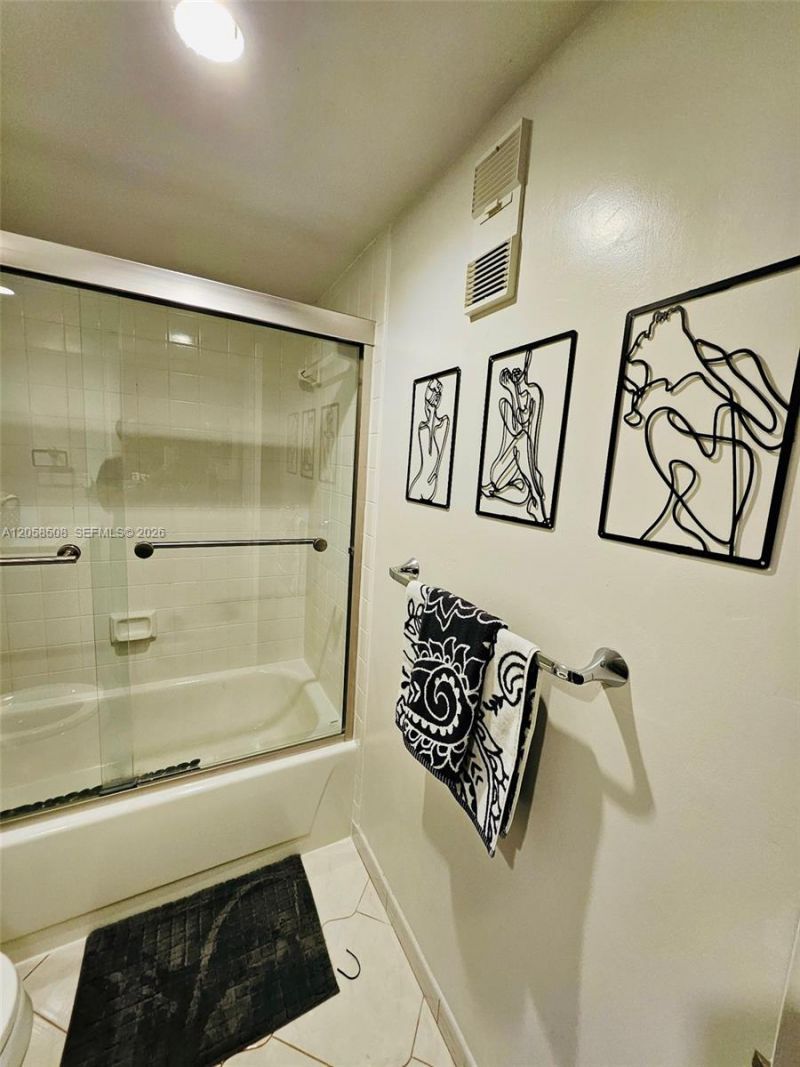 1719 Whitehall Dr , Unit 304, Davie, FL 33324 Photo
