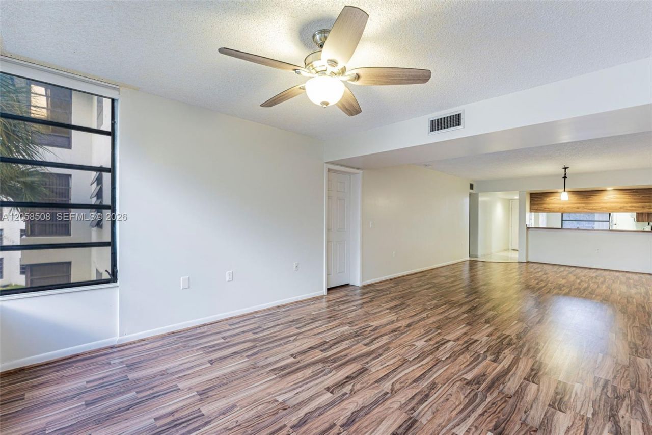 1719 Whitehall Dr , Unit 304, Davie, FL 33324 Photo