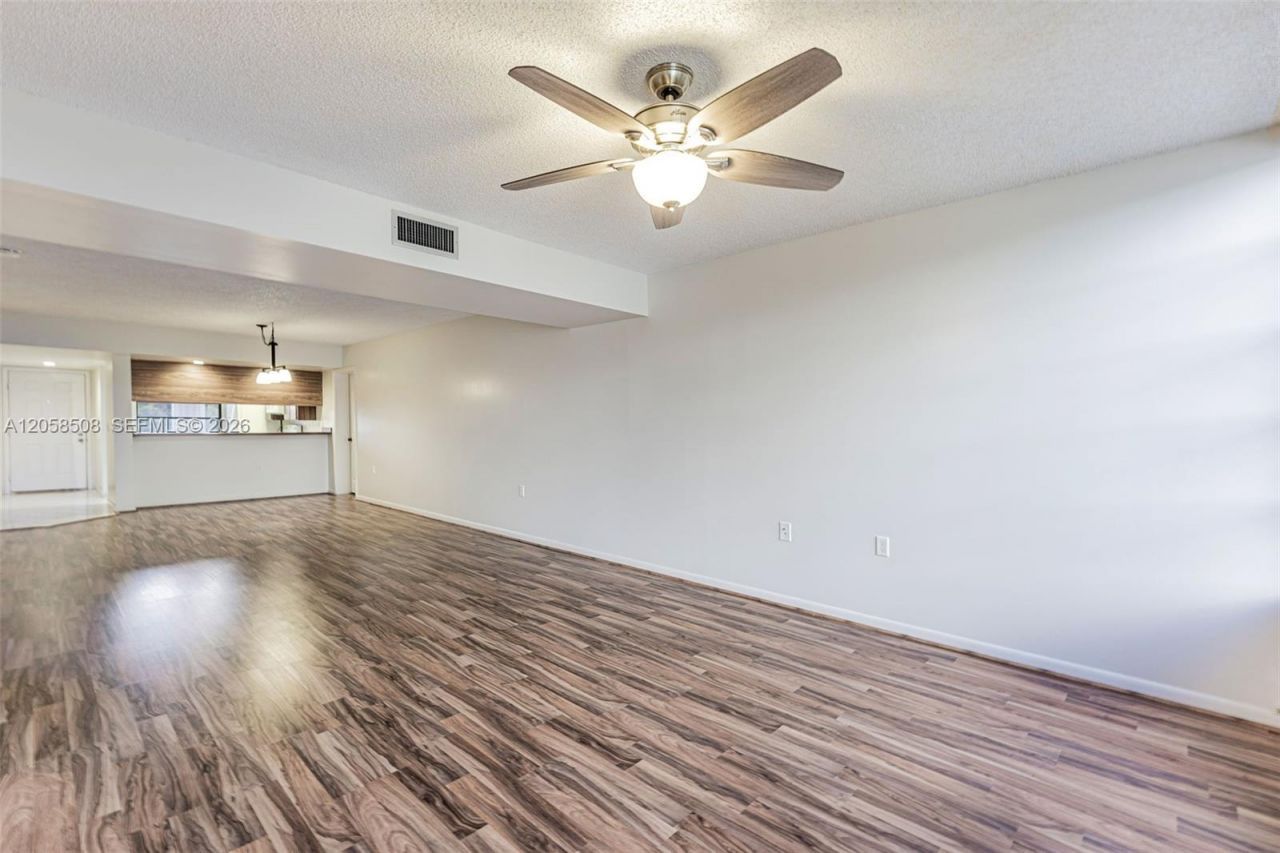 1719 Whitehall Dr , Unit 304, Davie, FL 33324 Photo