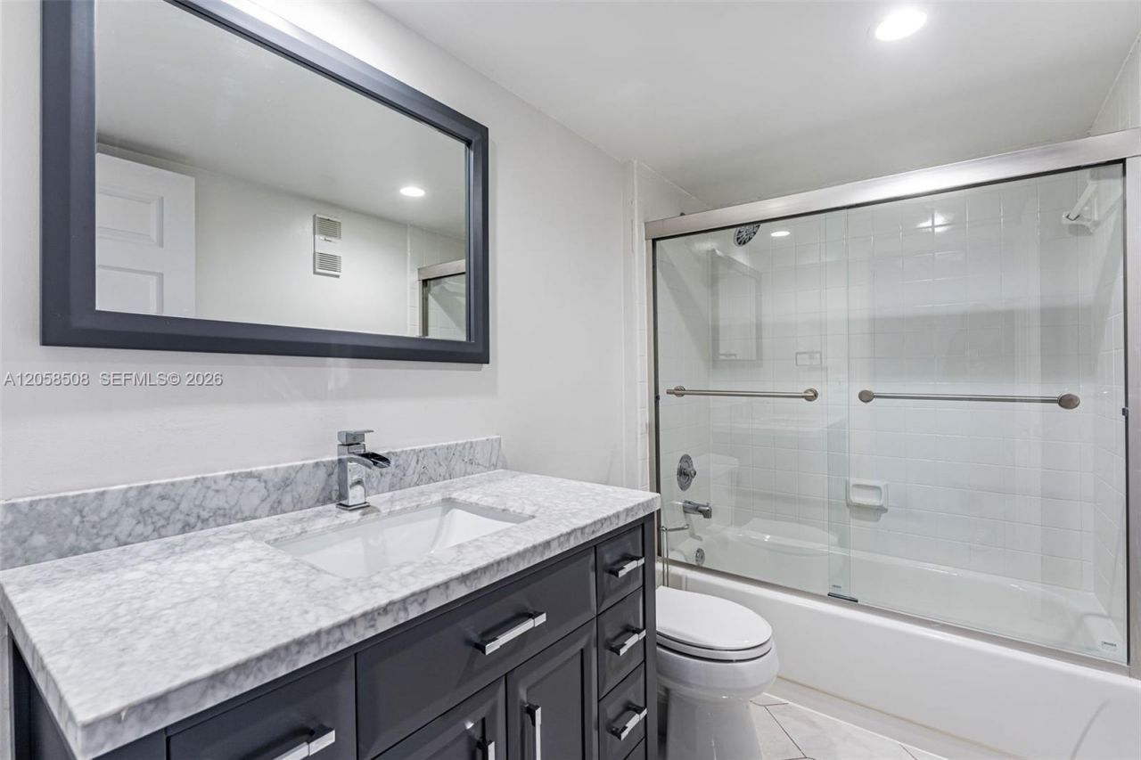 1719 Whitehall Dr , Unit 304, Davie, FL 33324 Photo