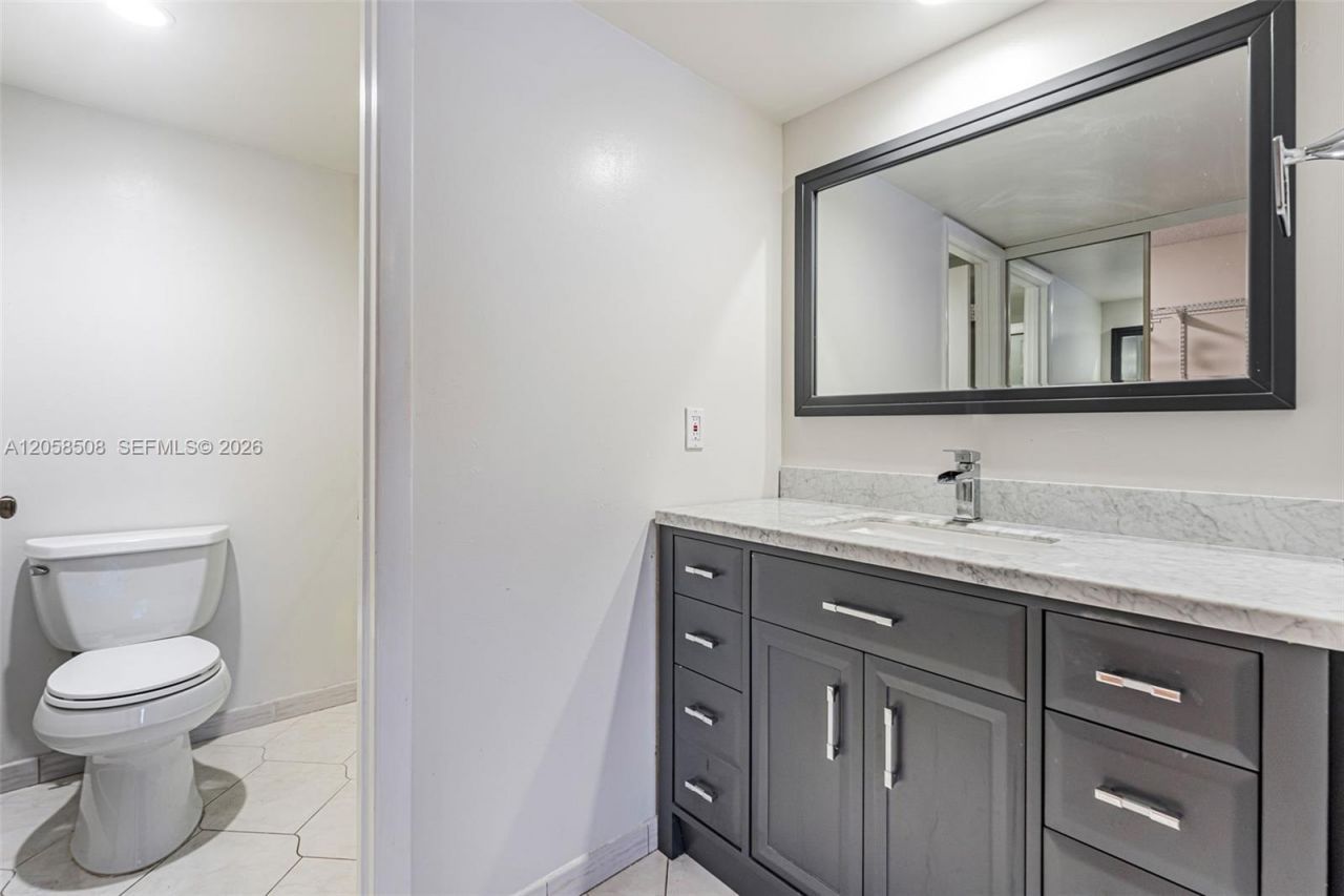 1719 Whitehall Dr , Unit 304, Davie, FL 33324 Photo