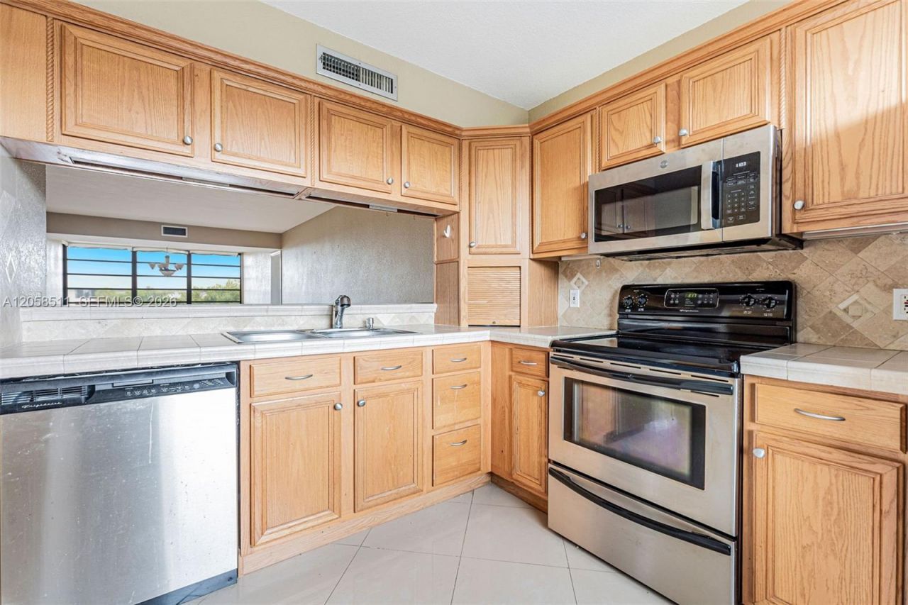 1705 Whitehall Dr , Unit 401, Davie, FL 33324 Photo