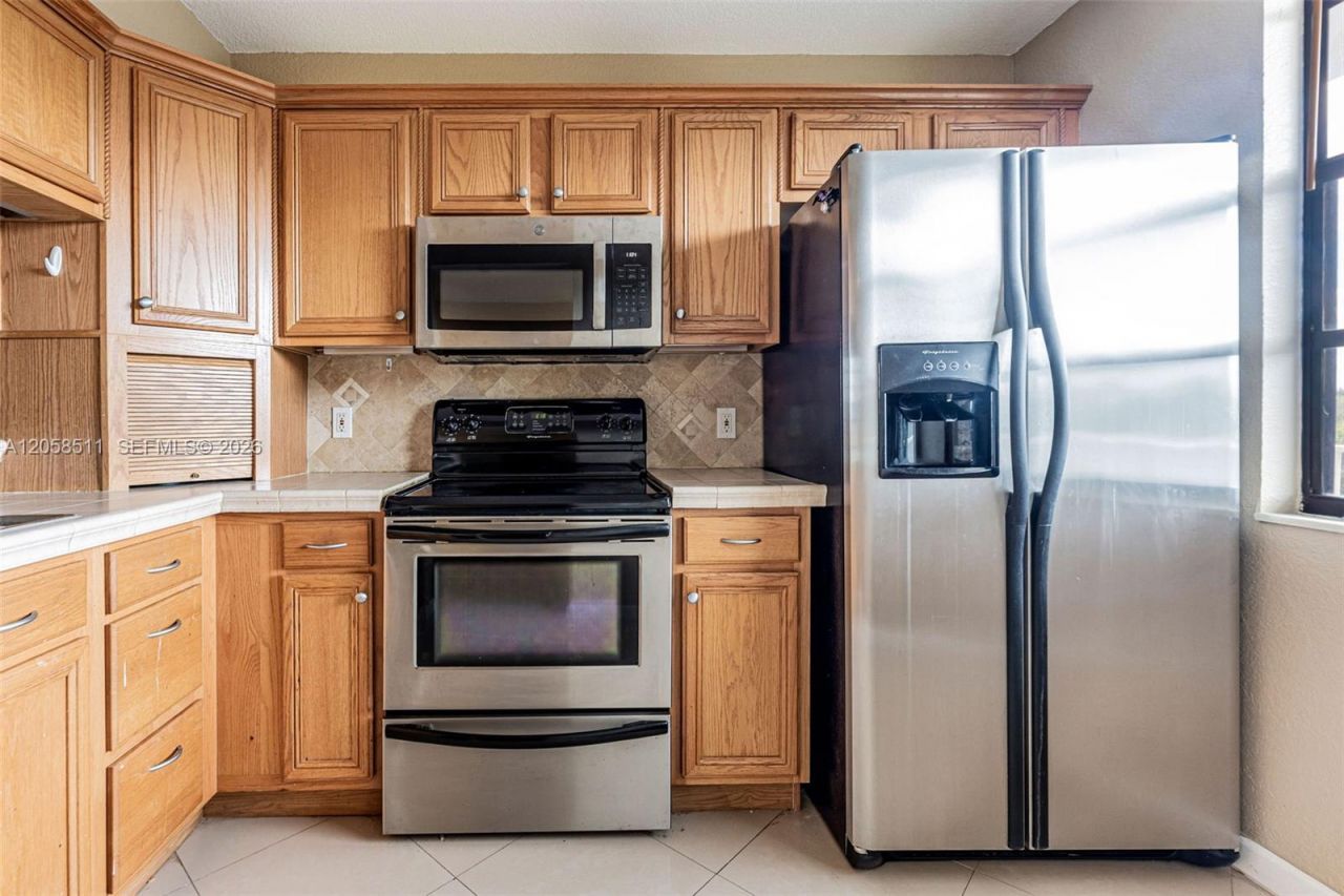 1705 Whitehall Dr , Unit 401, Davie, FL 33324 Photo