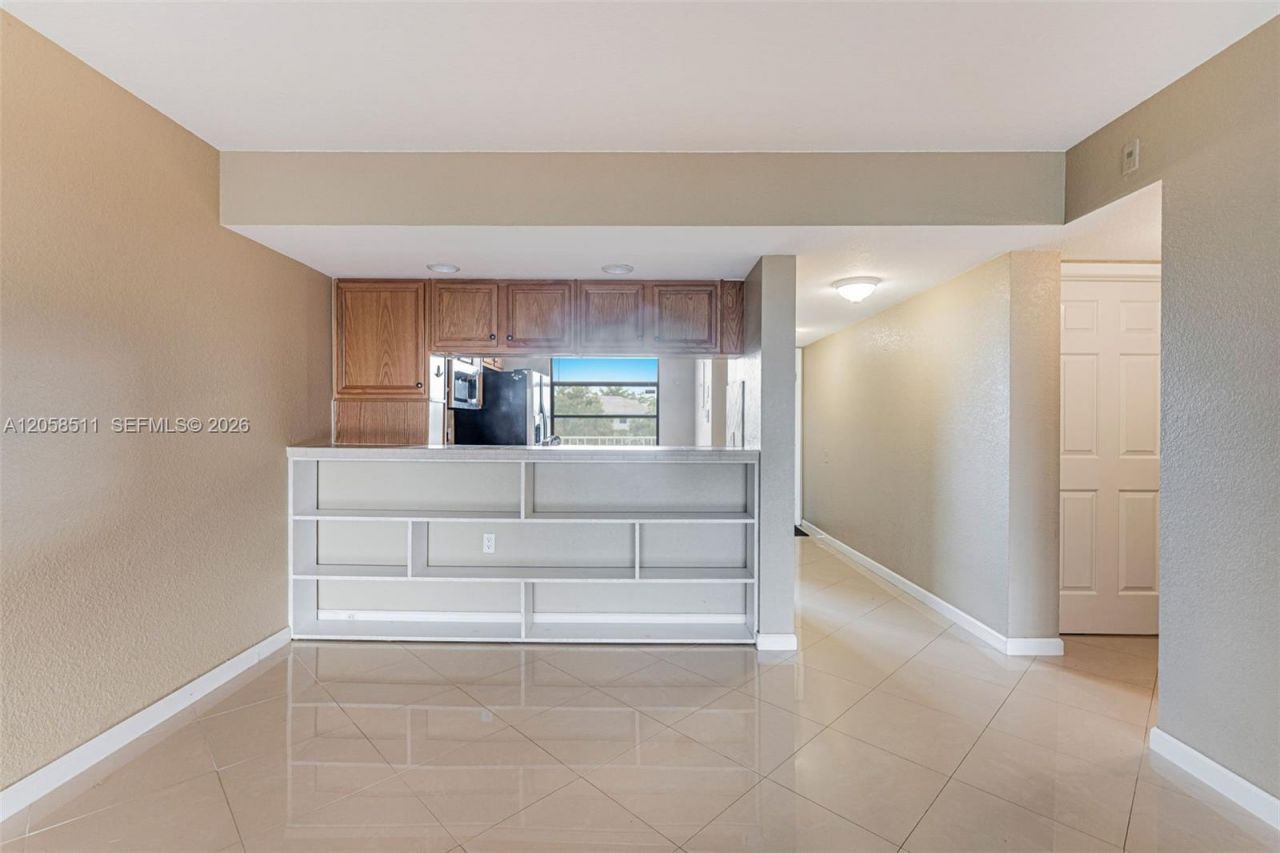 1705 Whitehall Dr , Unit 401, Davie, FL 33324 Photo