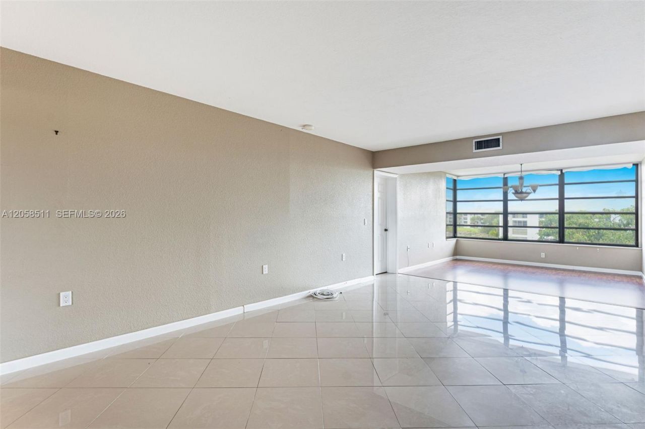 1705 Whitehall Dr , Unit 401, Davie, FL 33324 Photo