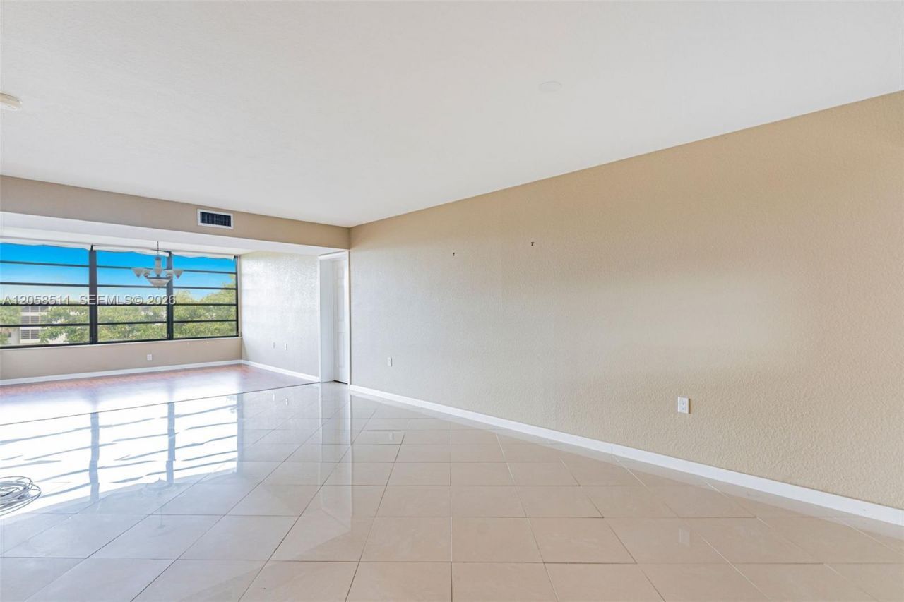 1705 Whitehall Dr , Unit 401, Davie, FL 33324 Photo