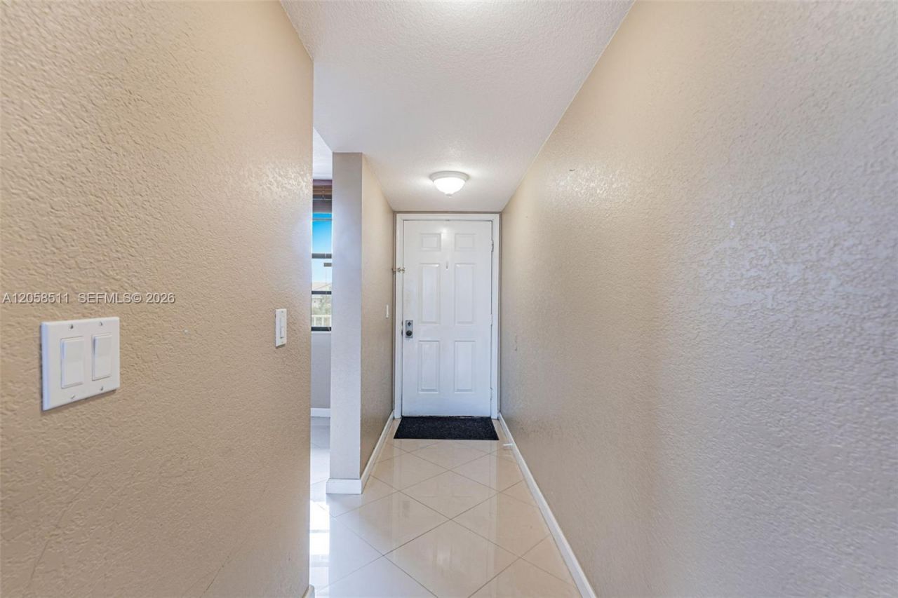 1705 Whitehall Dr , Unit 401, Davie, FL 33324 Photo