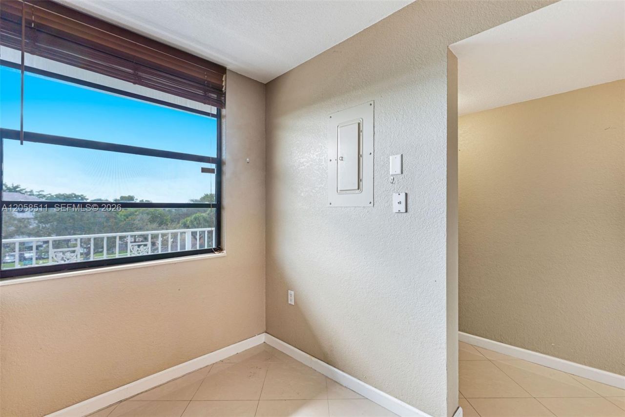 1705 Whitehall Dr , Unit 401, Davie, FL 33324 Photo