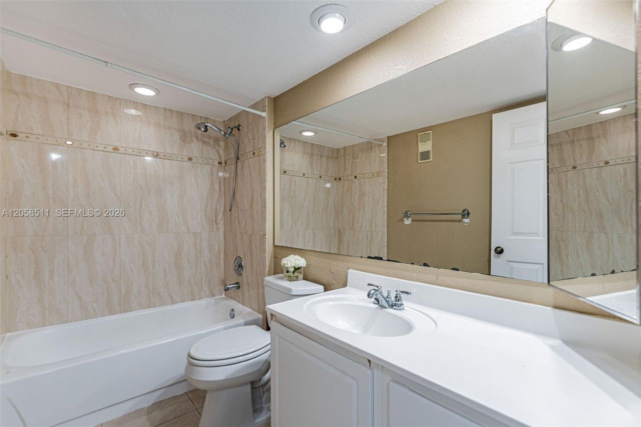 1705 Whitehall Dr , Unit 401, Davie, FL 33324 Photo