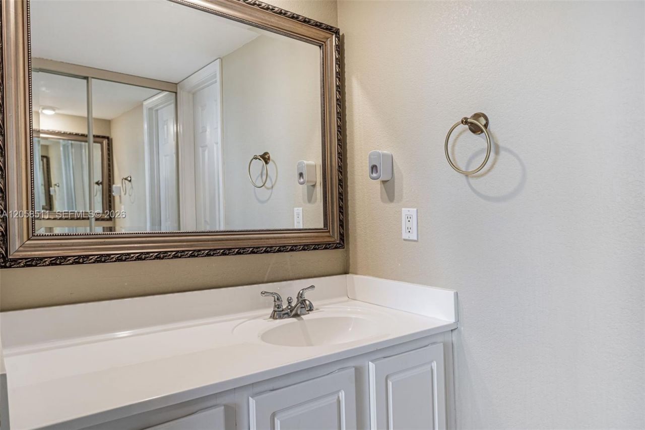 1705 Whitehall Dr , Unit 401, Davie, FL 33324 Photo