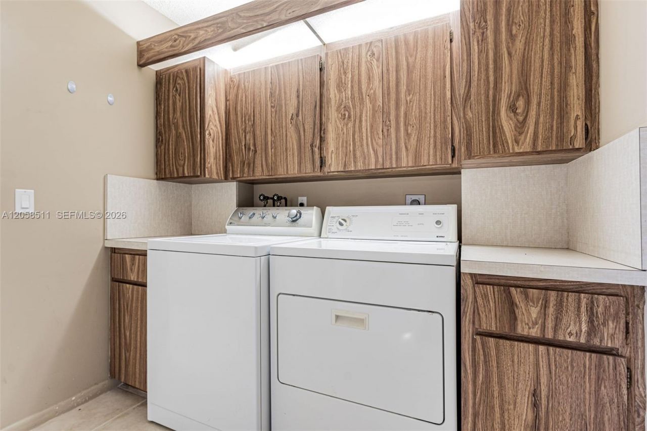 1705 Whitehall Dr , Unit 401, Davie, FL 33324 Photo