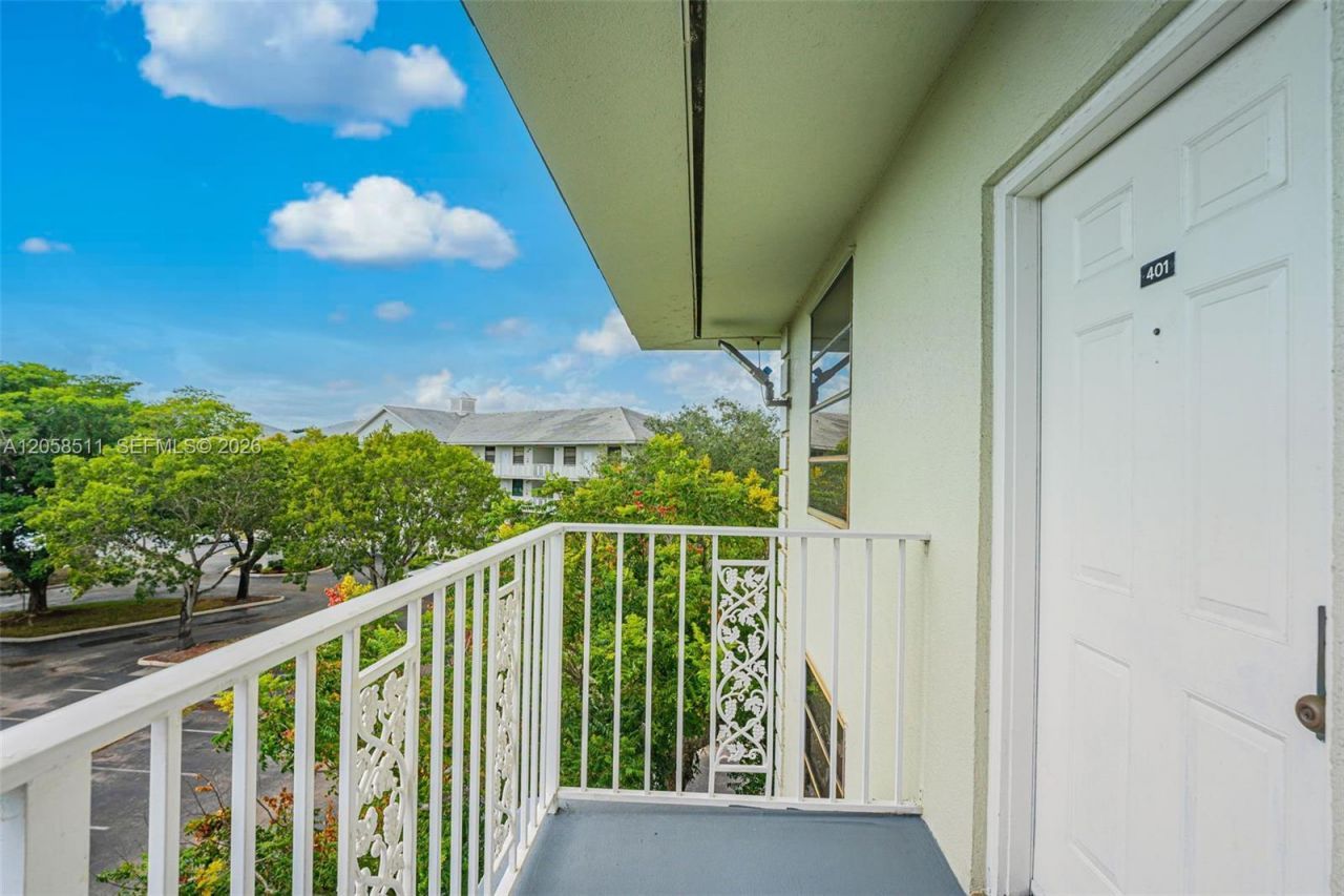 1705 Whitehall Dr , Unit 401, Davie, FL 33324 Photo