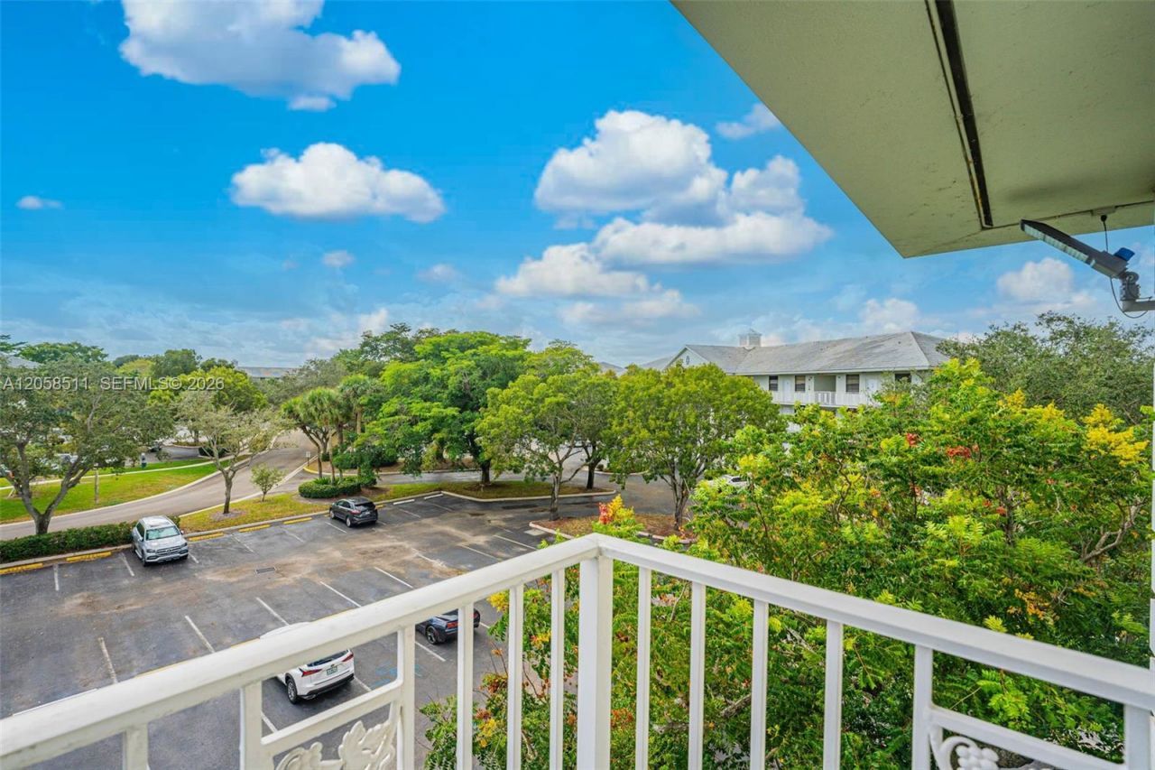 1705 Whitehall Dr , Unit 401, Davie, FL 33324 Photo