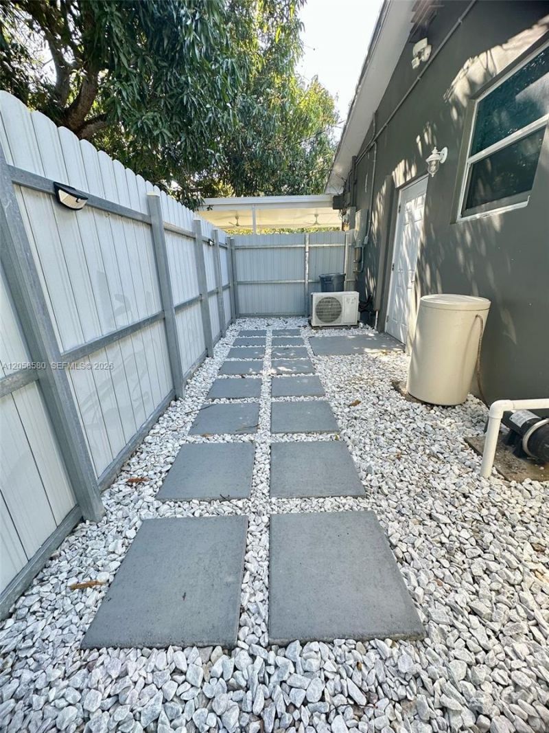 40 Sutton Rd , Unit 1, West Park, FL 33023 Photo