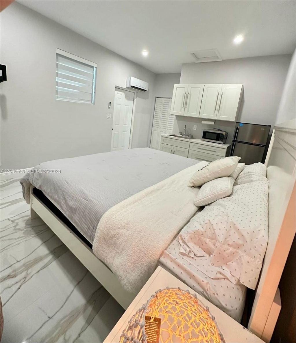 40 Sutton Rd , Unit 1, West Park, FL 33023 Photo