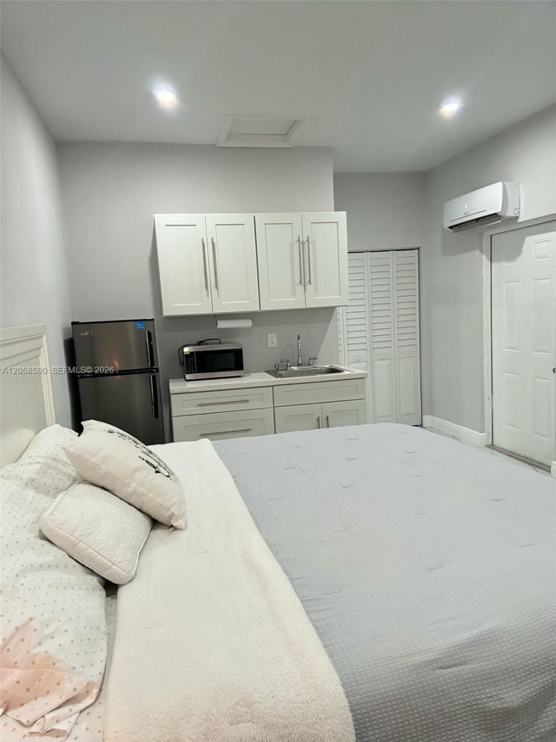 40 Sutton Rd , Unit 1, West Park, FL 33023 Photo