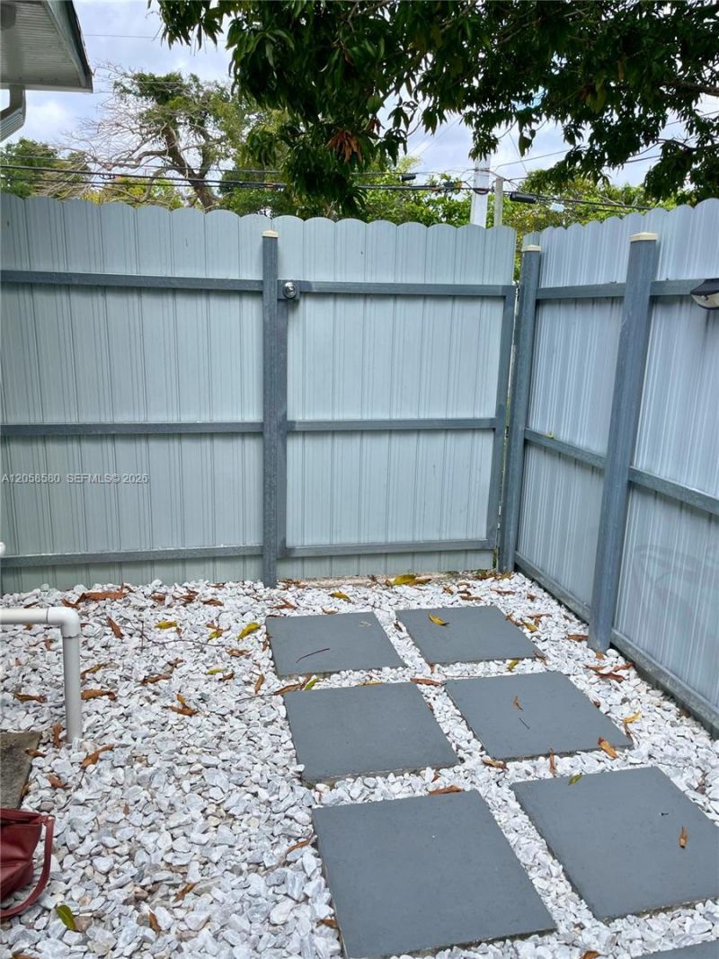 40 Sutton Rd , Unit 1, West Park, FL 33023 Photo