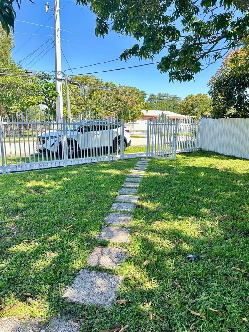 40 Sutton Rd , Unit 1, West Park, FL 33023 Photo