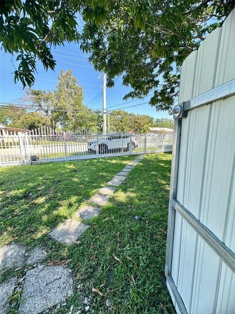 40 Sutton Rd , Unit 1, West Park, FL 33023 Photo