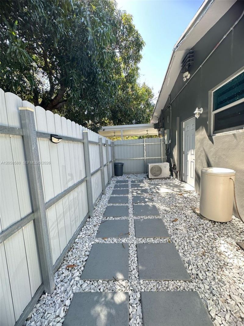 40 Sutton Rd , Unit 1, West Park, FL 33023 Photo