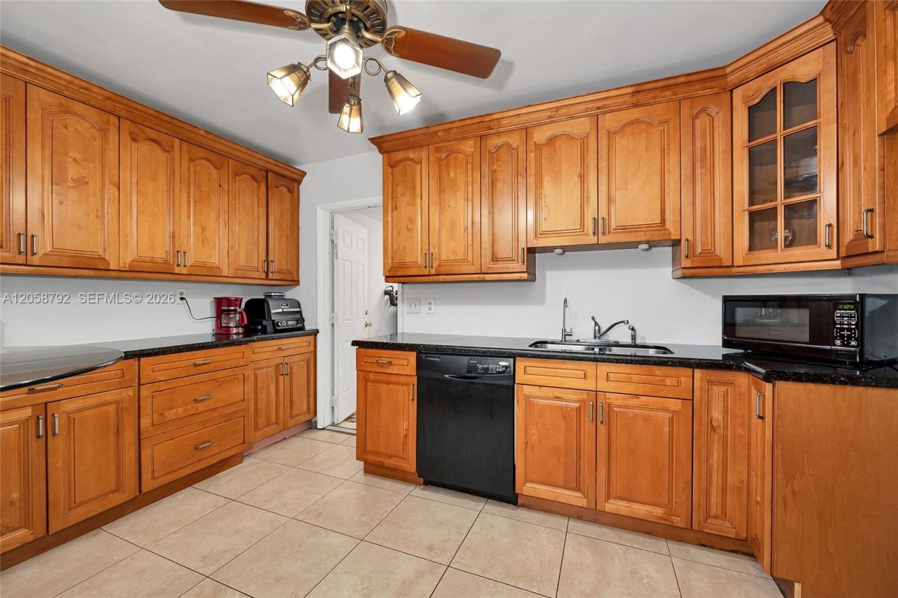 220 SW 65th Ave, Pembroke Pines, FL 33023 Photo