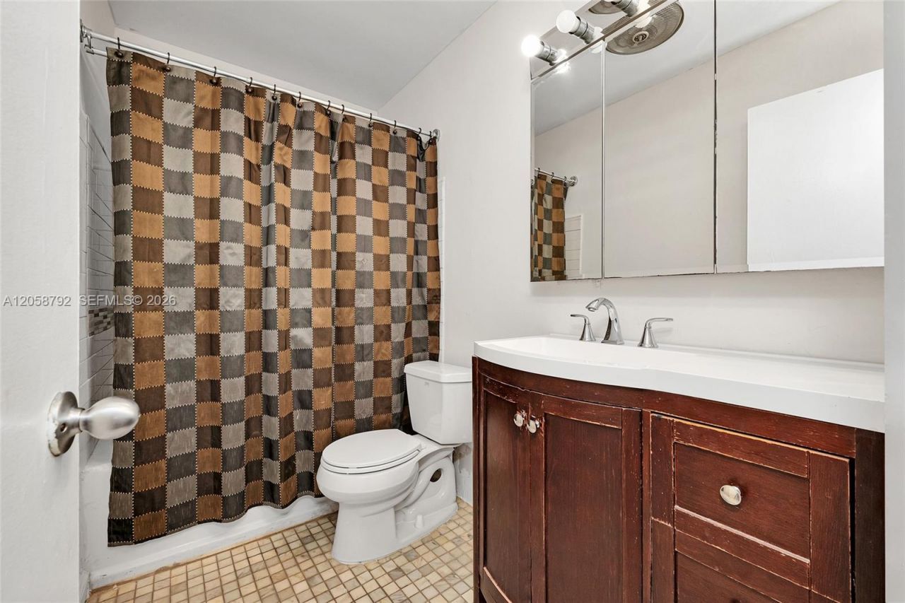 220 SW 65th Ave, Pembroke Pines, FL 33023 Photo