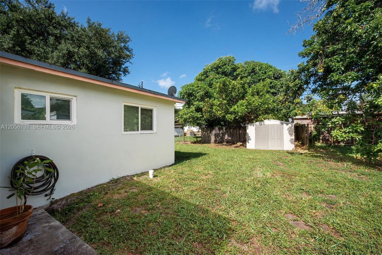 220 SW 65th Ave, Pembroke Pines, FL 33023 Photo