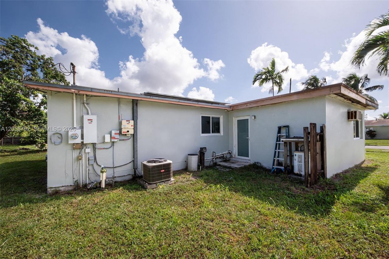 220 SW 65th Ave, Pembroke Pines, FL 33023 Photo