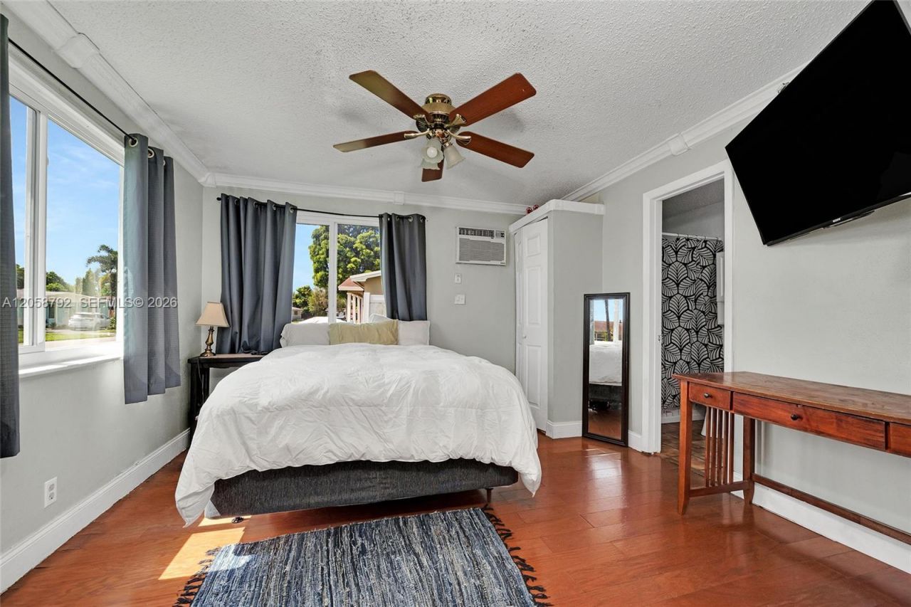220 SW 65th Ave, Pembroke Pines, FL 33023 Photo