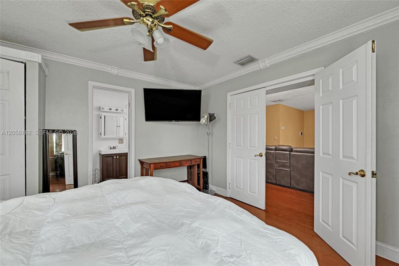 220 SW 65th Ave, Pembroke Pines, FL 33023 Photo
