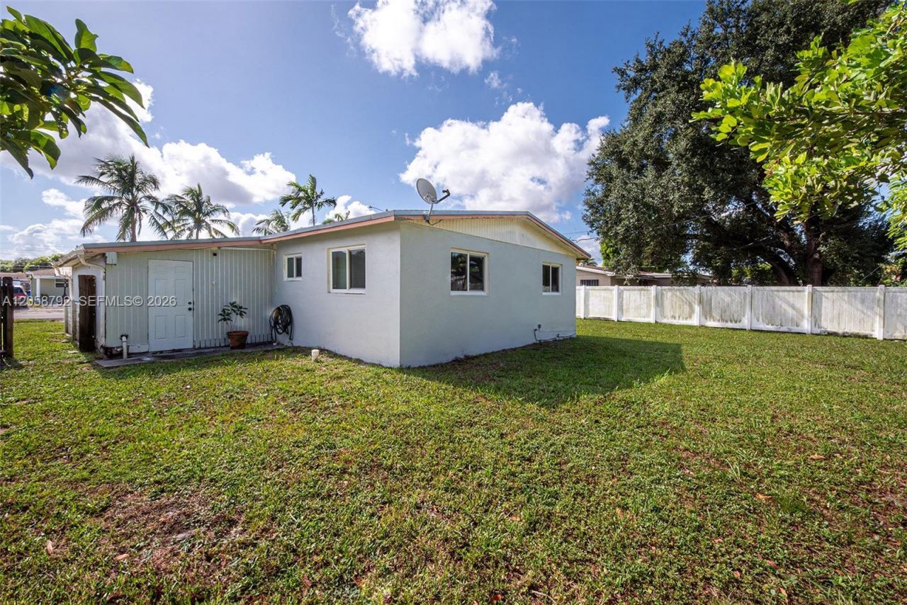 220 SW 65th Ave, Pembroke Pines, FL 33023 Photo